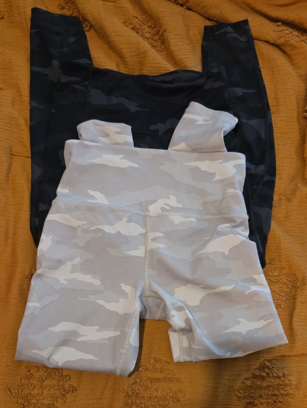 Athleta Light Gray & Black Camo 7/8 Tights